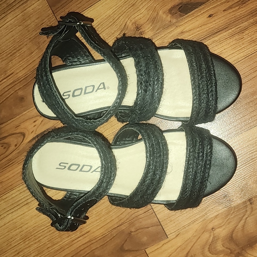 Soda youth girls sandals 12Y